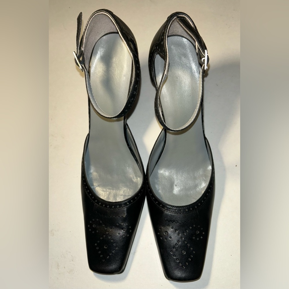 Black square closed toe with design square heels BCBG Paris size 8
